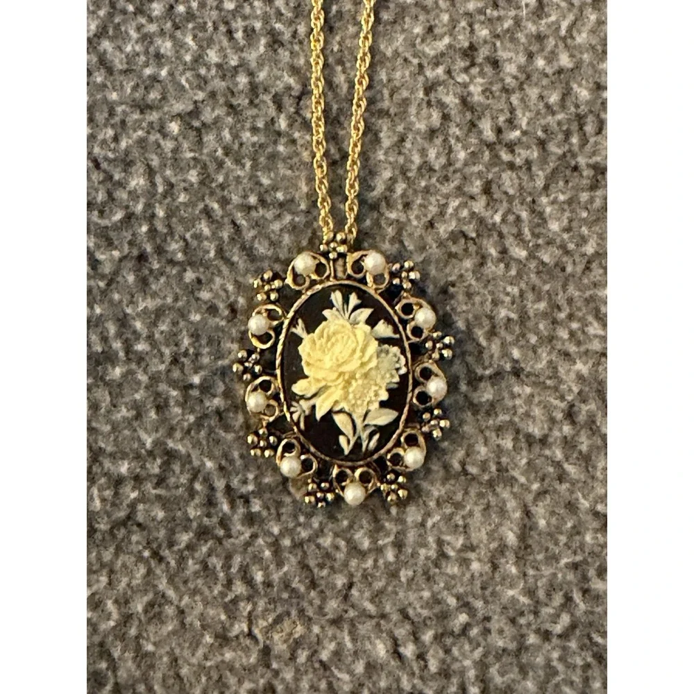 Floral Faux Cameo Vintage Classic Retro Gold Tone Pearl Pendant #362 - Picture 4 of 6